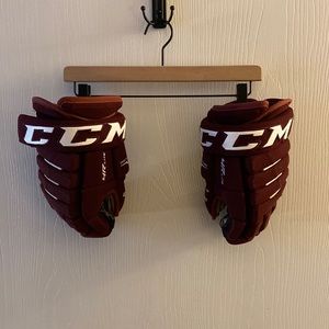 Hockey gloves